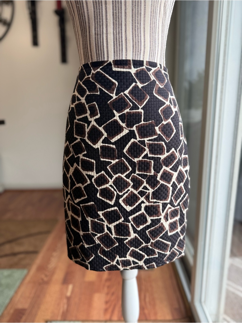St. John Black and Cream Geometric Knit Pencil Skirt